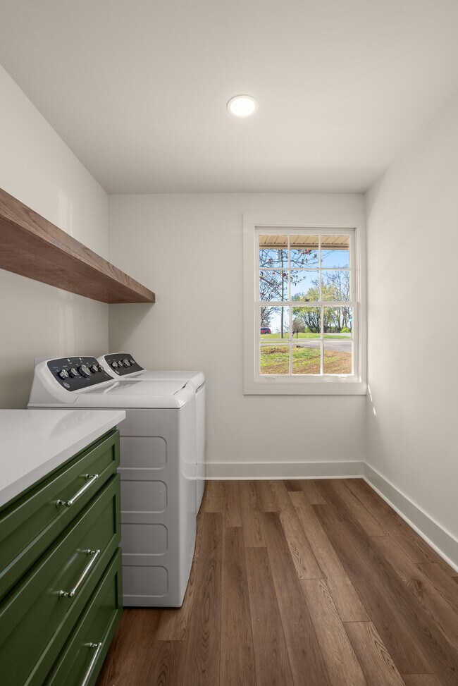 Building Photo - 234 NW Clearview Dr