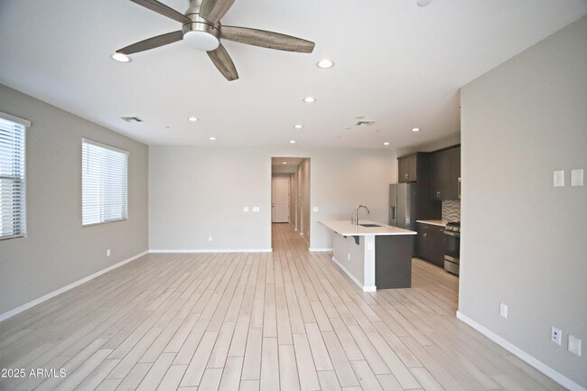 Building Photo - 13335 W Red Range Way