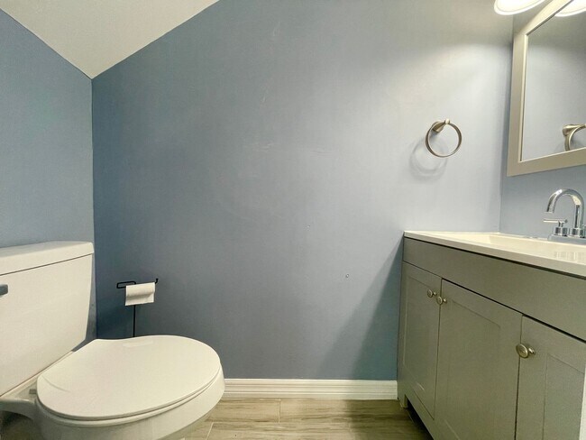 Building Photo - RARE Fort Myers Beach Townhome Now Available