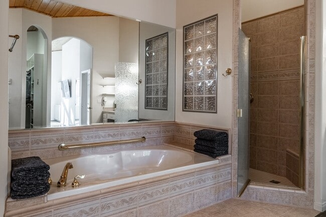 Building Photo - Mountain View Haven