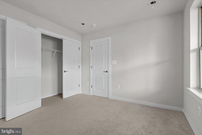 Building Photo - 1043 Venifena Terrace SE