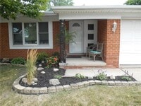 Building Photo - 1440 W Elmwood Ave