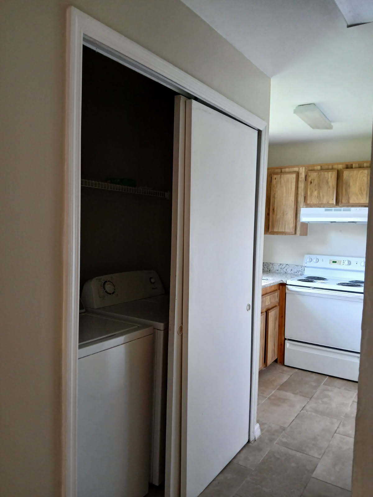 Building Photo - 4240 Pershing Pointe Pl