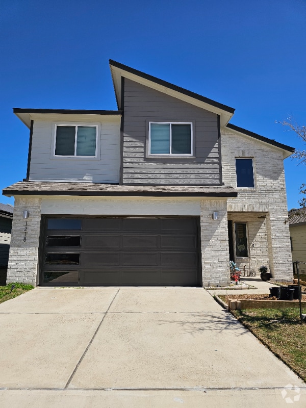 Building Photo - 1218 Amistad Lp