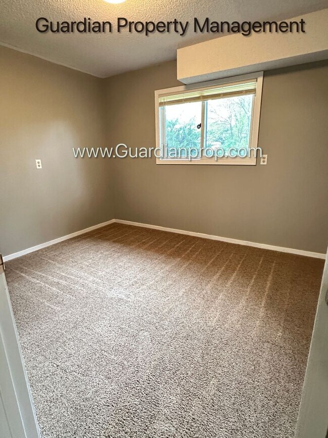 Building Photo - Eden Prairie Single Family Home, Fenced Yard, 2 Car Garage, Dishwasher W/D