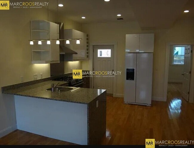 Building Photo - 273 Dorchester St