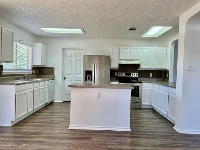 Building Photo - 1105 Jolie Ln