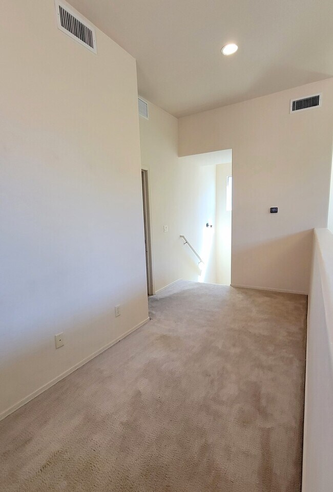 Building Photo - Pet friendly Civano home