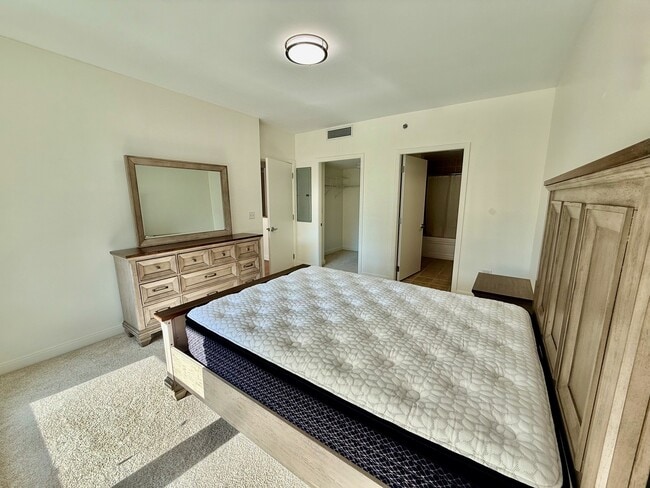 Building Photo - 130 N Garland Ct
