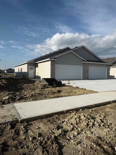Building Photo - 12942 E Blake St