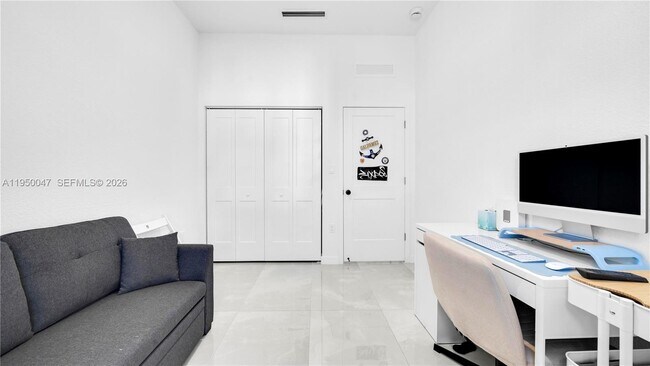 Building Photo - 417 NW 13 Ct