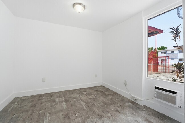 Building Photo - 8430 Crespi Blvd