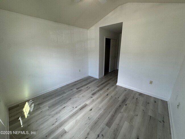 Building Photo - 6798 Roundleaf Dr