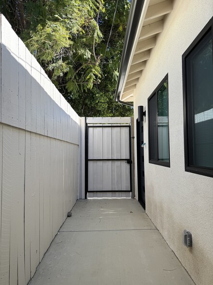 Building Photo - 6641 Glade Ave