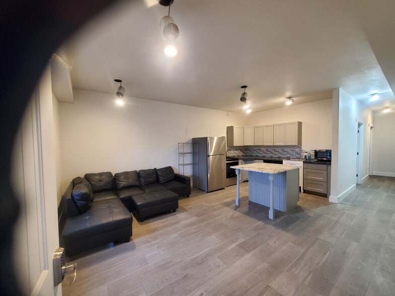 Building Photo - 936 W Temple Rim Ln