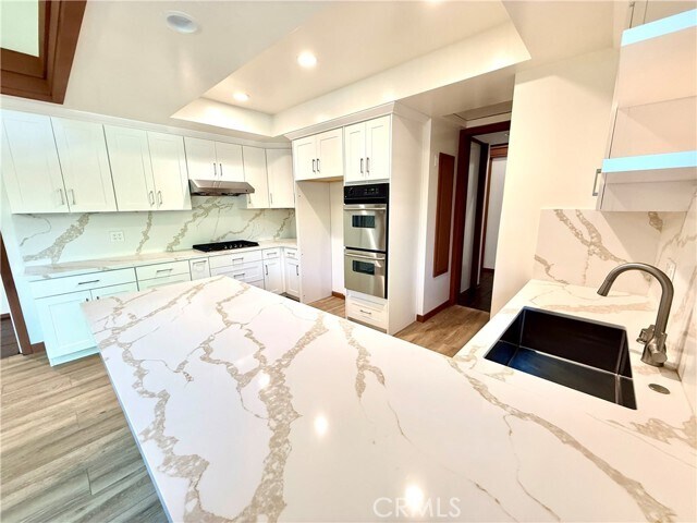 Building Photo - 880 N Gainsborough Dr