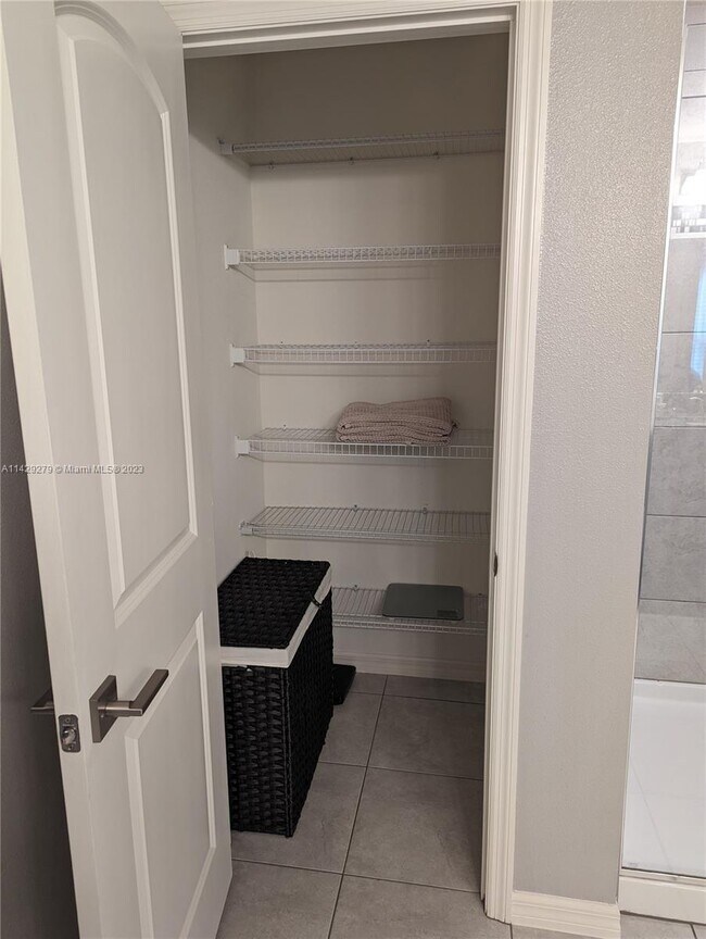 Building Photo - 9235 Freedom Hill Dr