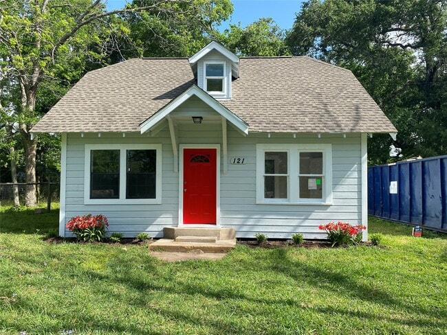 Building Photo - 121 Parker Ln