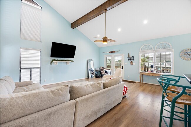 Building Photo - 1114 Tiki Dr