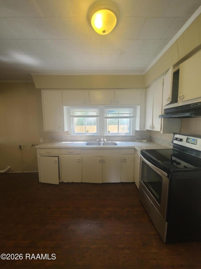 Building Photo - 1032 N Railroad Ave