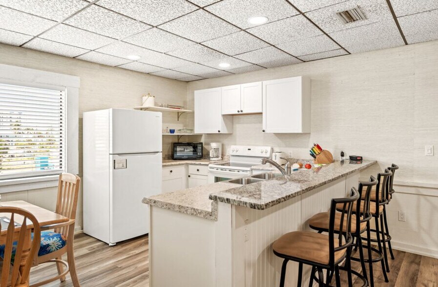 Building Photo - 7785 Estero Blvd
