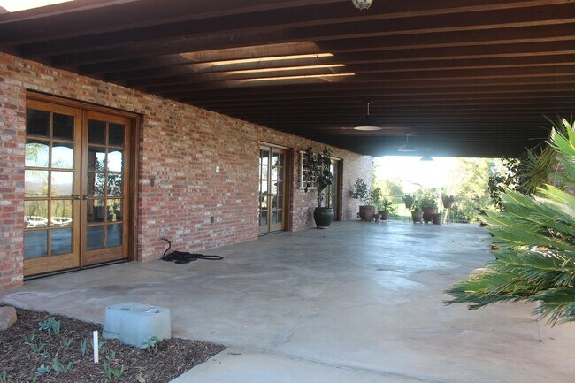 Building Photo - 18655 Oak Ridge Ln
