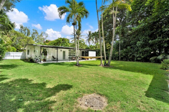 Building Photo - 6400 SW 62nd Ct
