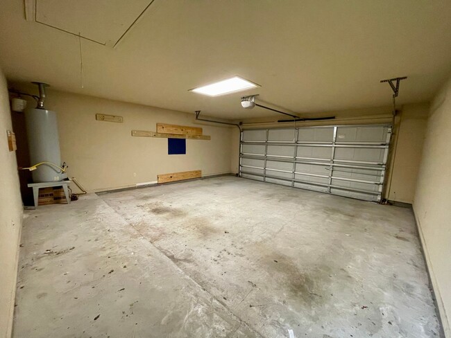 Building Photo - 5690 Nicole Ln