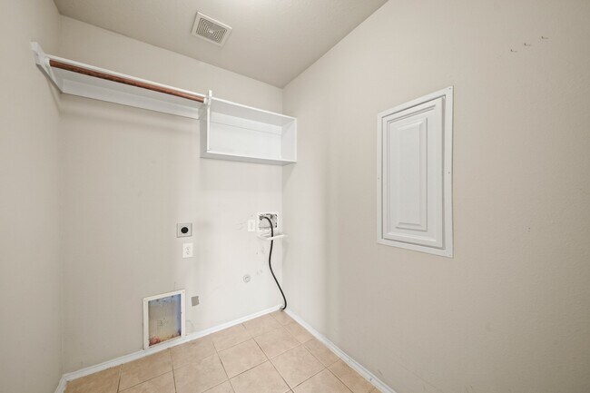 Building Photo - 2134 Vermillion Oak St