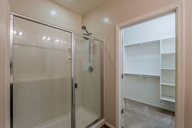 Building Photo - Modern 4 Bed Tucson Rental with Spacious K...