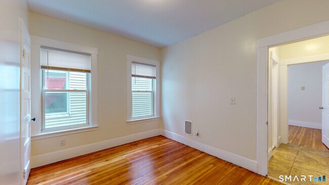 Building Photo - 679 Winchester Ave
