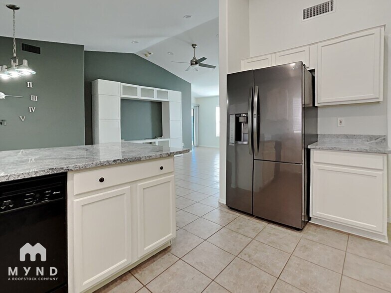 Building Photo - 1314 E Escuda Dr