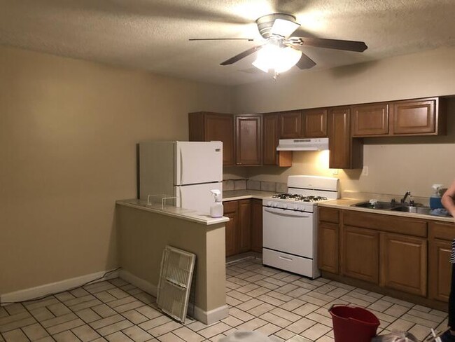 Building Photo - Spacious 2BR Apartment In Mt Oliver Area!