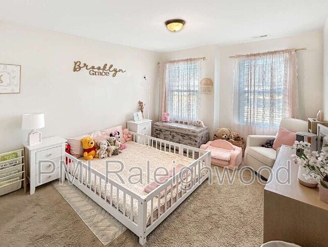 Building Photo - 779 Creekway Dr