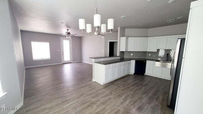Building Photo - 332 La Puesta Dr