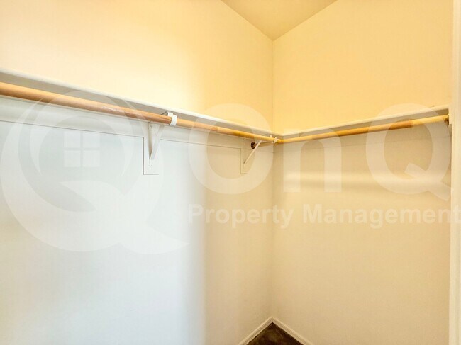 Building Photo - 7704 S 23rd Ln