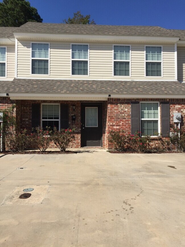 Primary Photo - 3 Bedroom Townhouse in Broussard