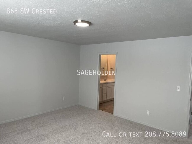 Building Photo - 865 SW Crested-