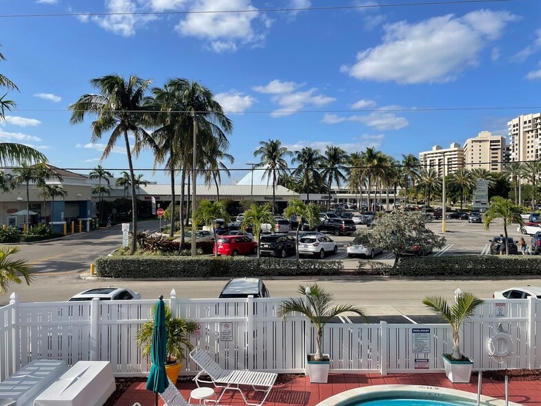 Building Photo - 4658 Bougainvilla Dr