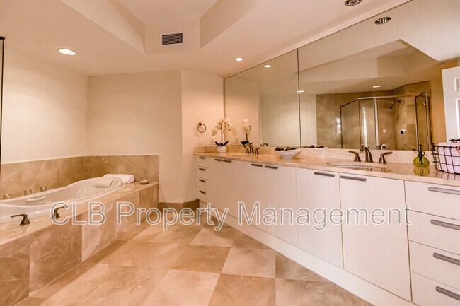 Building Photo - 241 Riverside Dr