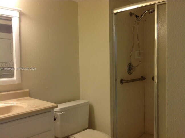 Building Photo - 16246 Laurel Dr