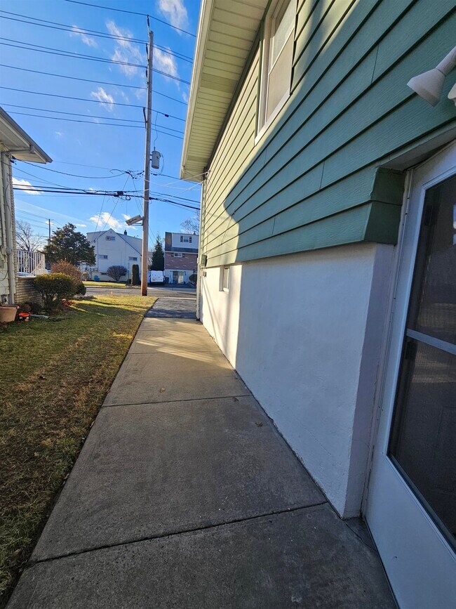 Building Photo - 122 Eckel Rd