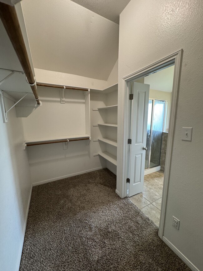 Building Photo - 5611 Markham Dr