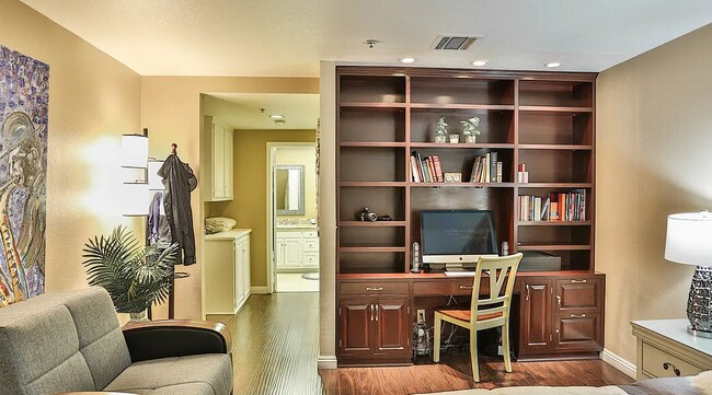 Building Photo - 880 W 1st St