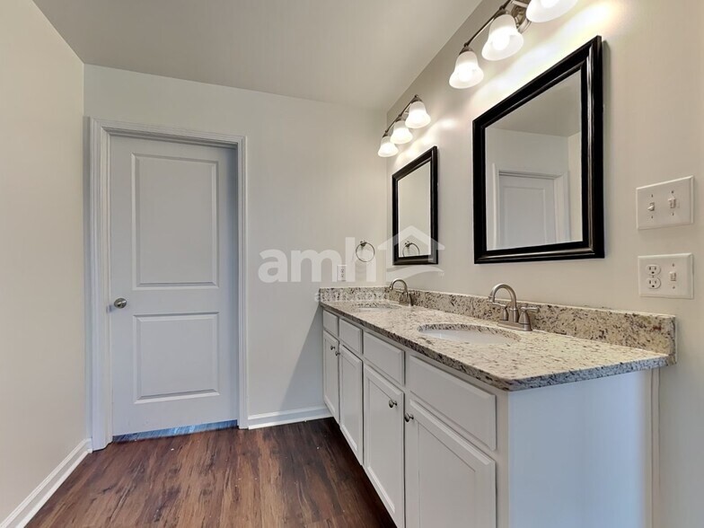 Building Photo - 7 Gardenia Dr