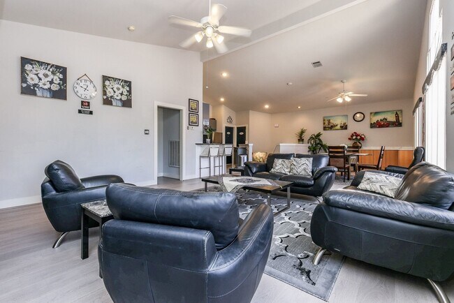 Building Photo - 9715 Riddlewood Ln