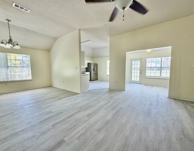 Building Photo - 437 S Shore Dr