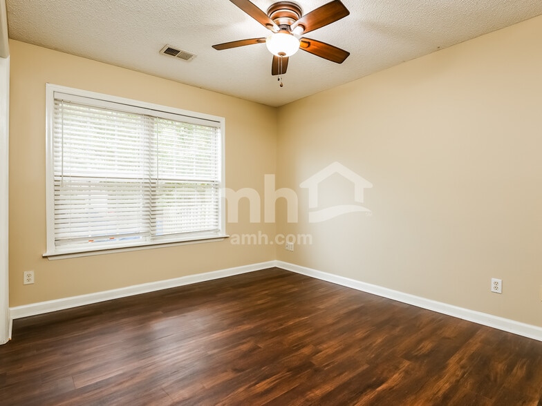 Building Photo - 44 Westminister Pl