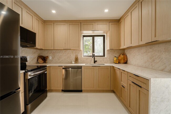 Building Photo - 1221 Biarritz Dr