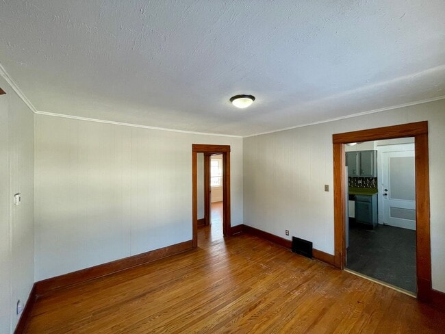 Building Photo - 1501 S Spring St